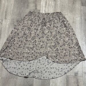 Chic High-Low Patterned Skirt